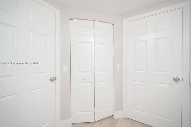 Building Photo - 2406 Centergate Dr