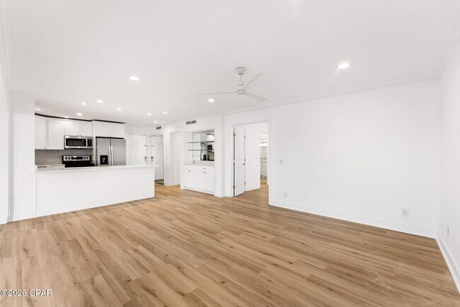 Building Photo - 4726 Bay Point Rd