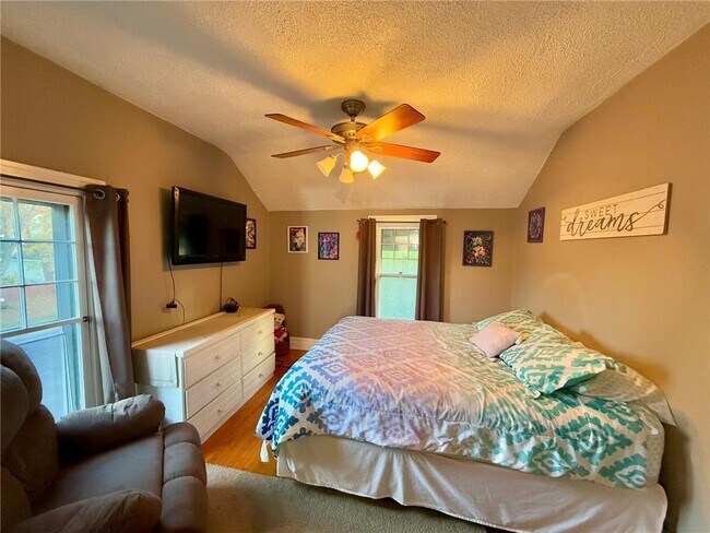 Building Photo - 1201 6th St SW