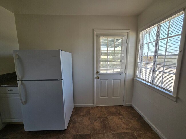 Building Photo - Yucca Ave 6686-6688