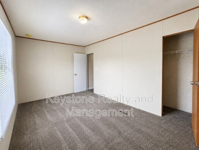 Building Photo - 726 Trevor Ln