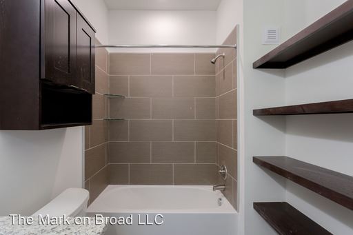 Building Photo - 300 E Broad St