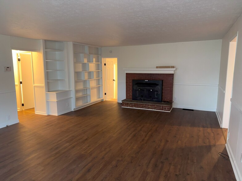 Building Photo - 360 N 11th St