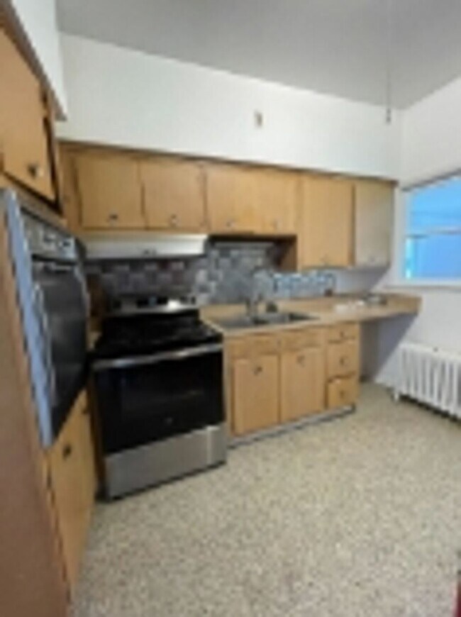 Building Photo - 13 S Marshall St