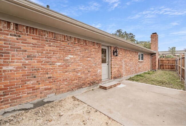 Building Photo - 4904 Arborlawn Dr