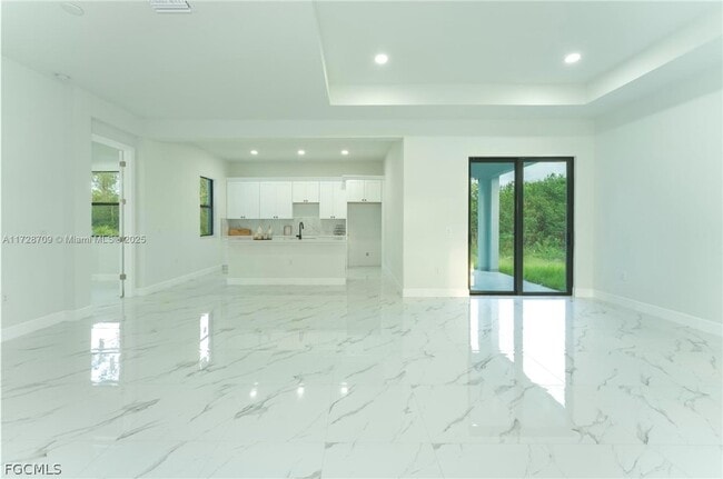 Building Photo - 729 Giorgio Ave