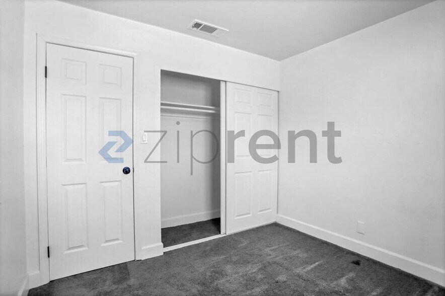 Building Photo - Unit