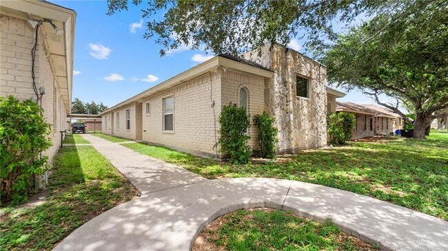 Building Photo - 2013 Agua Fina Ave
