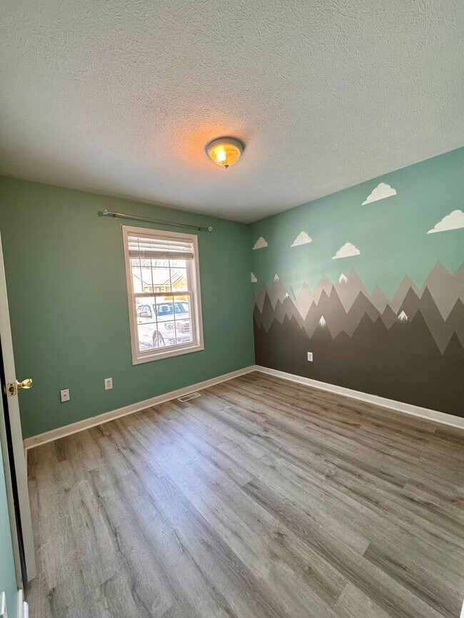 Building Photo - House for Rent in Broadway