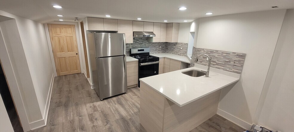 Building Photo - 4037 N Long Ave