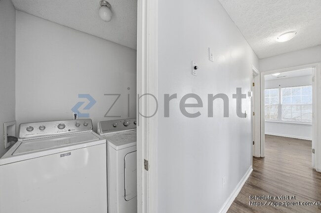 Building Photo - 122 Swanee Ln