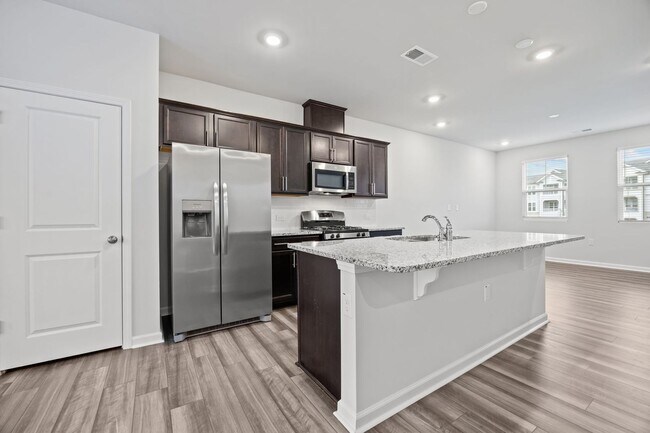 Building Photo - Raleigh Living Made Easy – 3BR Townhome w/ Amenities & Prime Location