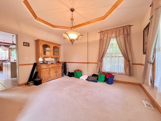 Building Photo - 6286 Fenn Rd