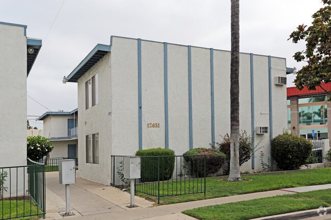 Building Photo - Tudor Grove Apartments
