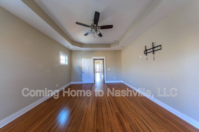 Building Photo - 2221 24th Ave N