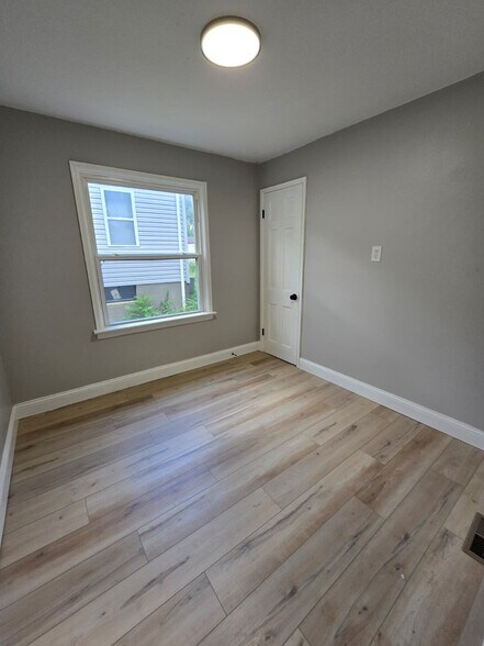 Building Photo - 7723 Monroe Dr