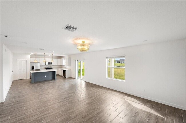 Building Photo - 6338 Windwood Wy