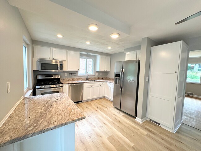 Building Photo - 2652 Santa Barbara Dr