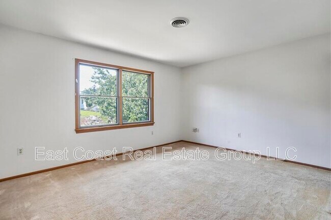 Building Photo - 226 B Wakefield Rd