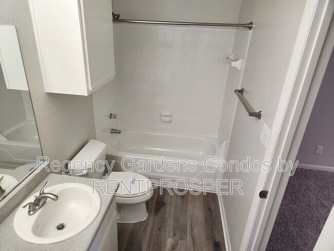 Building Photo - 4425 Thornbriar Ln
