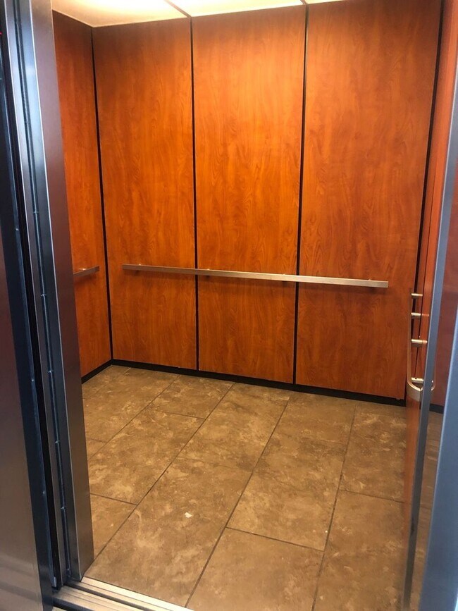 Building Photo - Stunning Down Town Condo in Secure Building