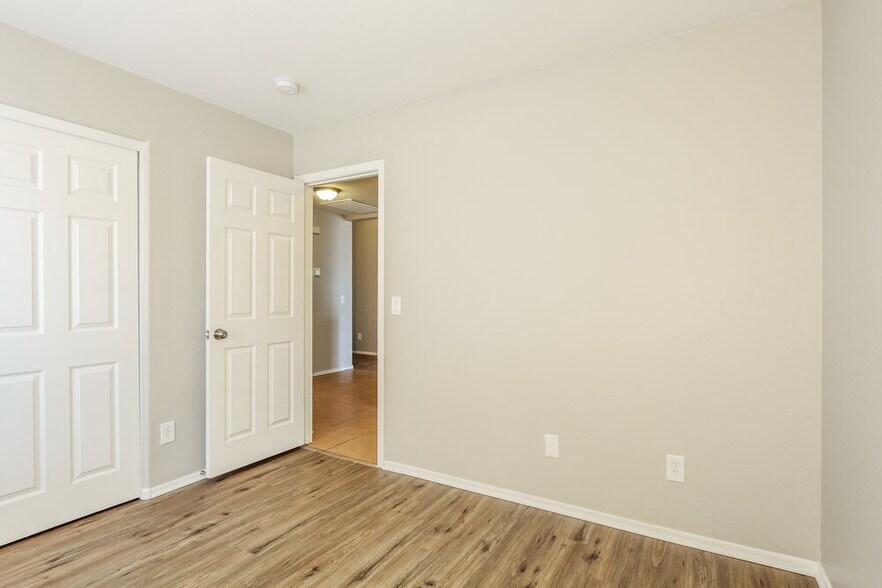 Building Photo - 1840 S 106th Ln