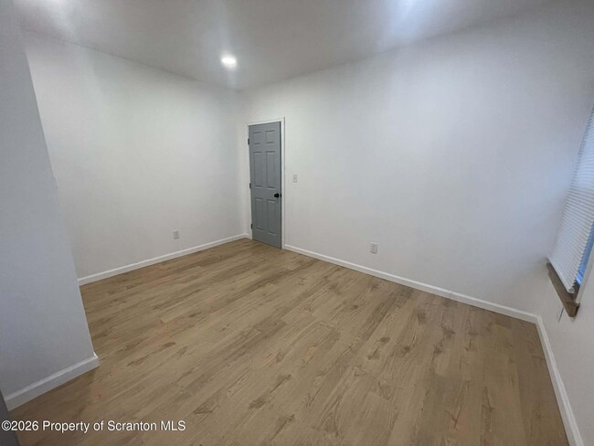 Building Photo - 76 Brook St