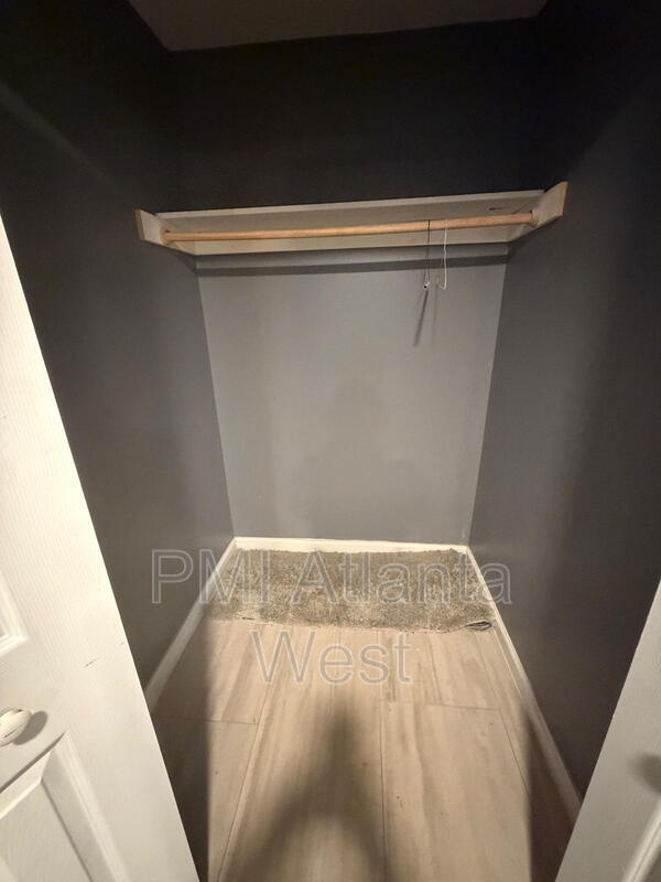 Building Photo - 1500 Avon Ave SW