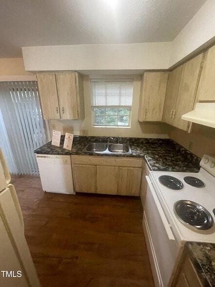 Building Photo - 120 Byrum St