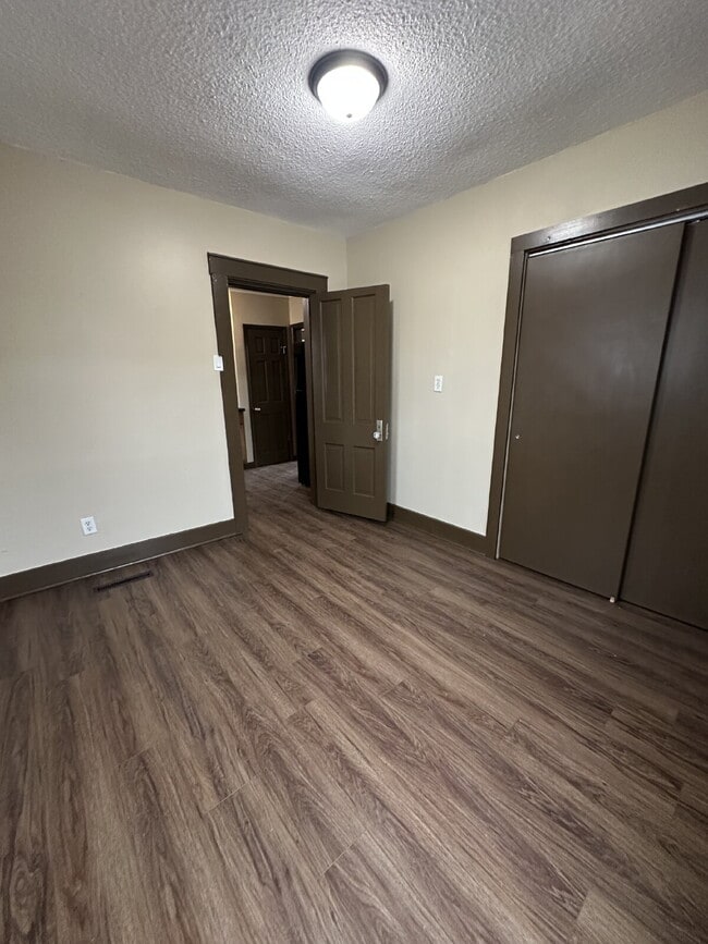 Building Photo - 108 W Holmes St