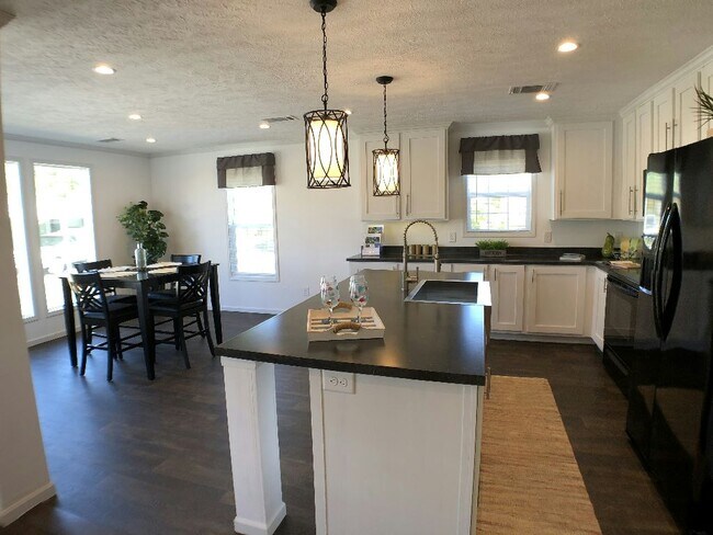 Building Photo - 346 Eland Dr