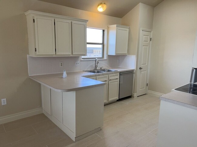 Building Photo - 3906 Lone Oak Dr