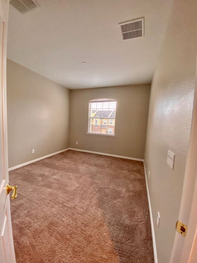 Building Photo - 540 Woodland Terrace Blvd