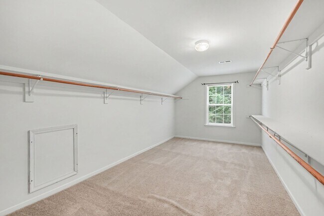 Building Photo - 24 Crestwood Ln