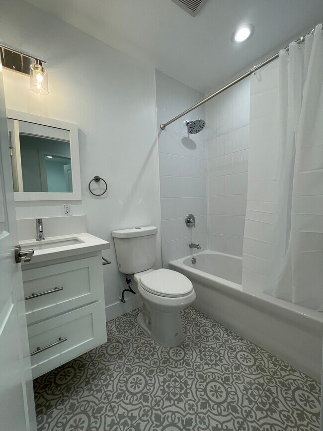 Building Photo - 14402 S Cookacre St