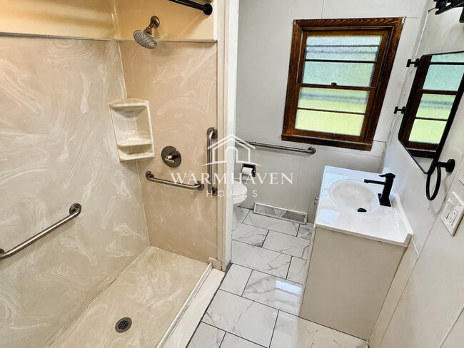 Building Photo - 770 Danner Rd