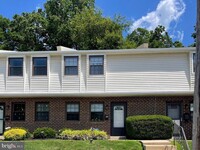 Building Photo - 243 Holly Dr