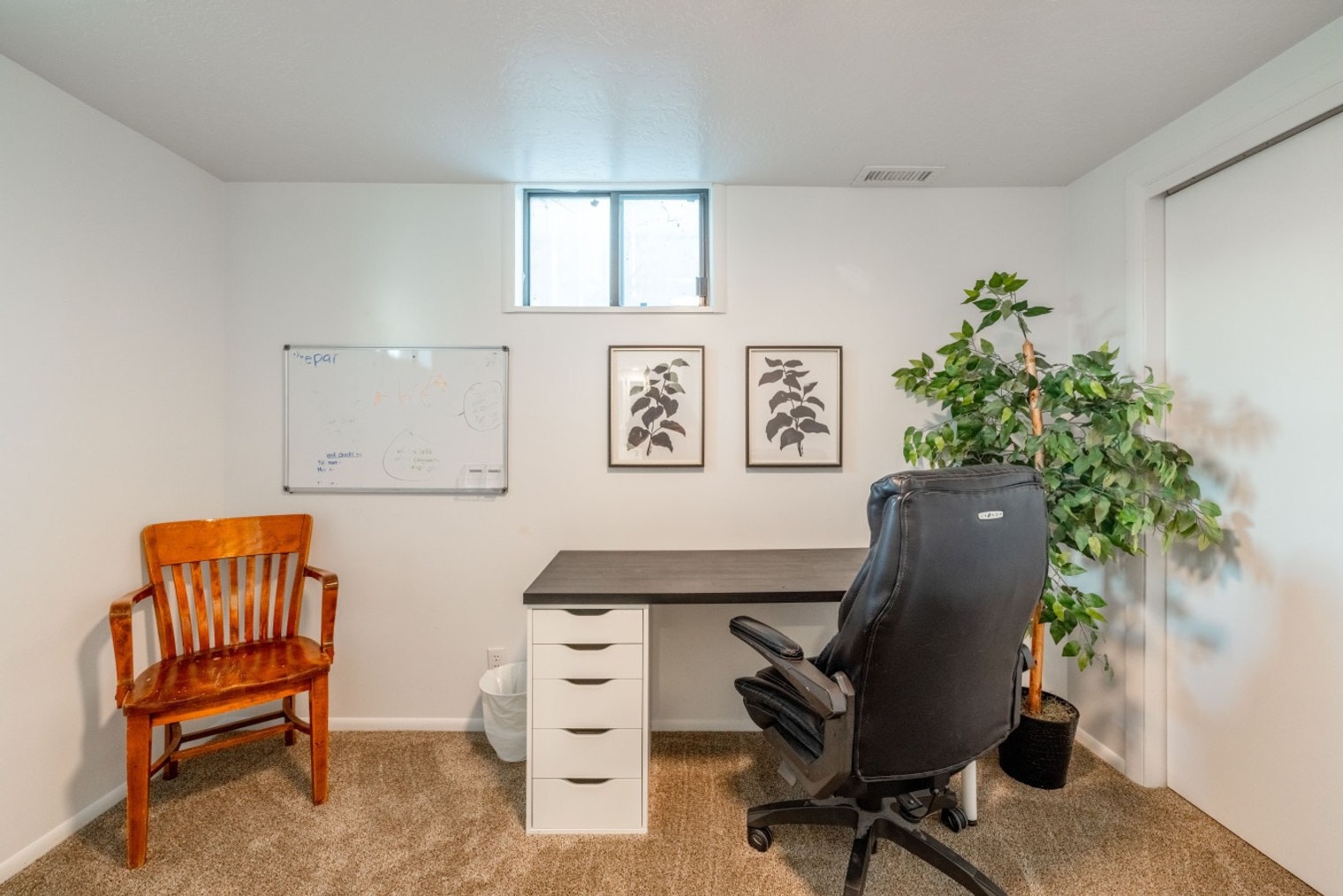 Building Photo - 1041 E Platinum Way