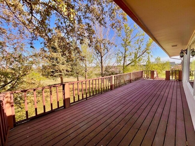Building Photo - Gorgeous Private Home with Views!