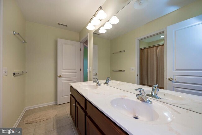 Building Photo - 311 Elmhurst Dr