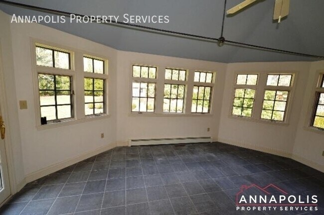 Building Photo - 208 Avondale Cir