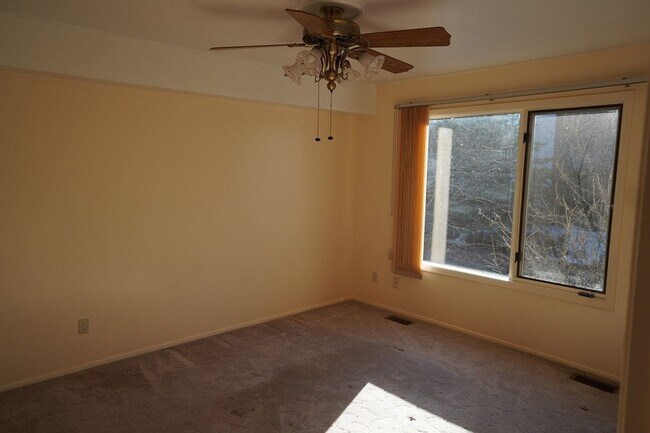 Building Photo - 2 Bed 2 Bath South Anchorage Condo!