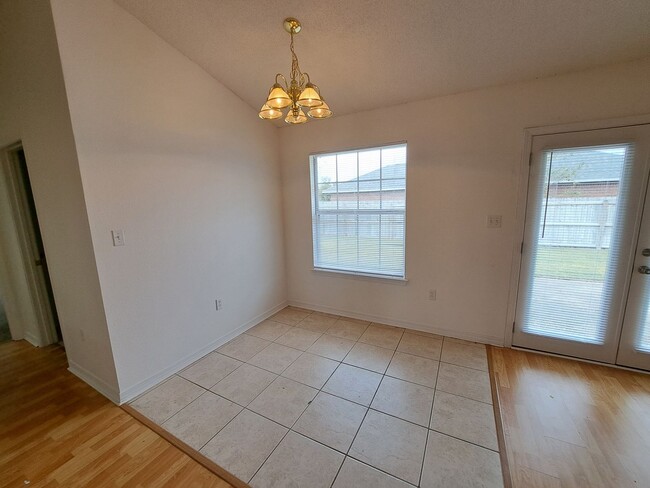 Building Photo - Recently renovated 4BR/3BA close to NAS an...