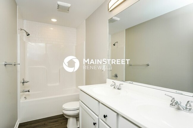 Building Photo - 3 Bedroom Pet-Friendly Home in Jeffersonville, IN with Main Street Renewal