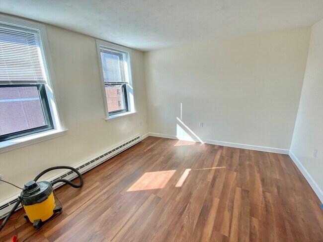 Building Photo - 218 North St