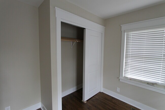 Building Photo - 307 S 50th St