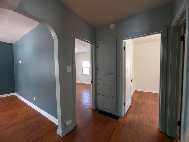 Building Photo - 411 E School St