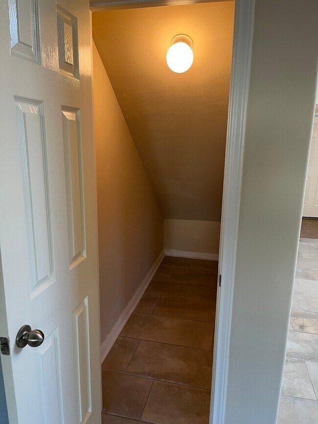 Building Photo - 21650 Falvel Sunset Ct