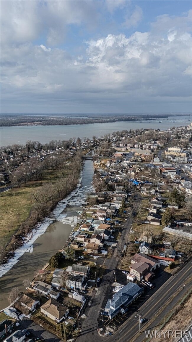 Building Photo - 8726 Point Ave