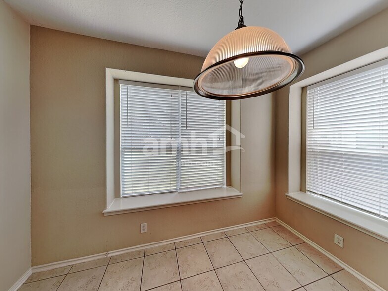 Building Photo - 12139 Karnes Way
